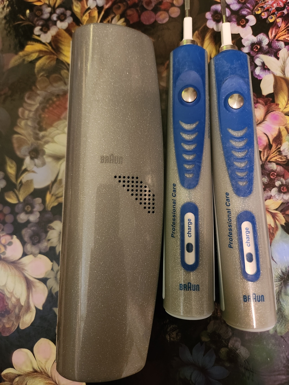 Braun Electric Toothbrush - Picture 9 of 9